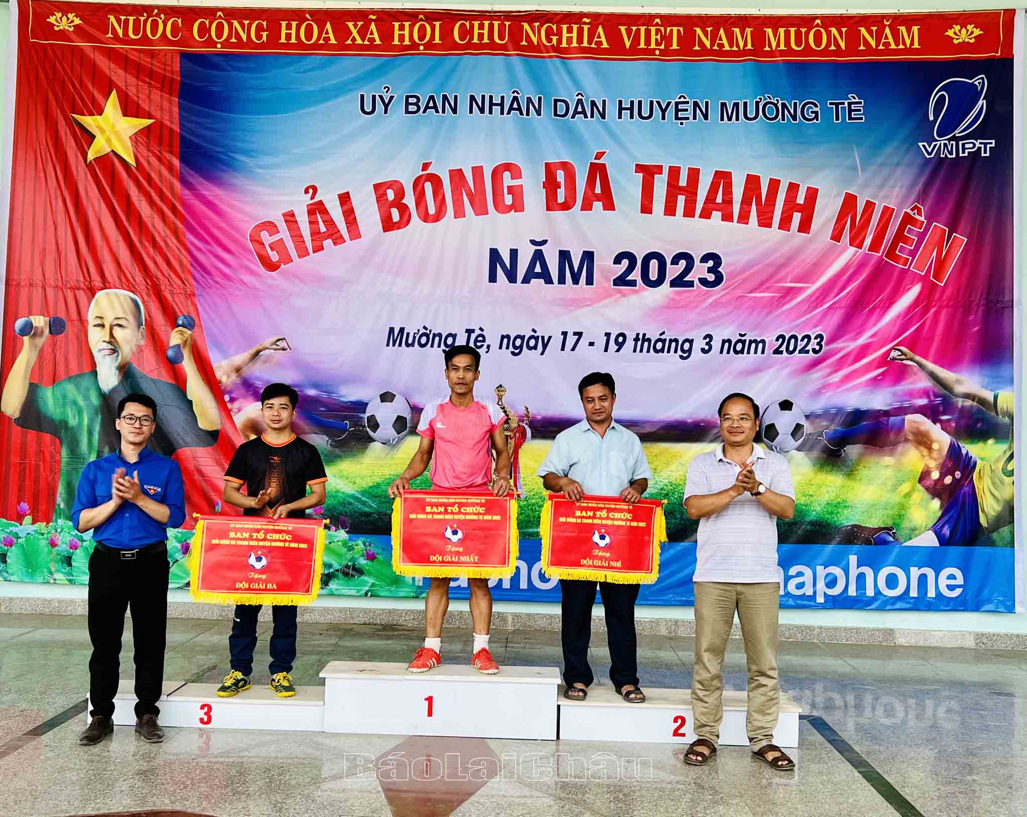 trao giải nhất nhì ba